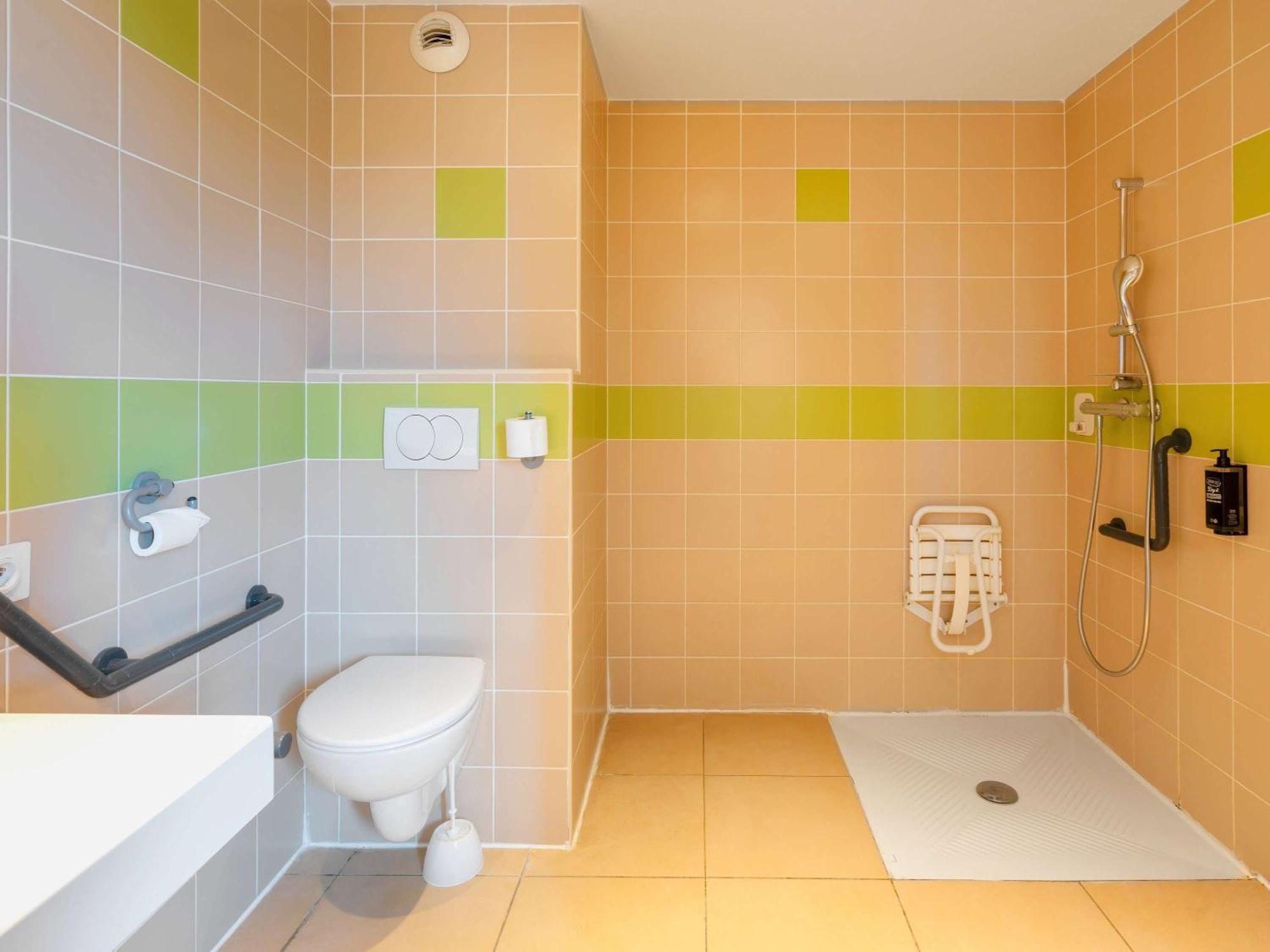 Ibis Budget Manosque Cadarache Eksteriør billede